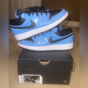 Air Jordan 1 Low (GS) ‘University Blue Black’